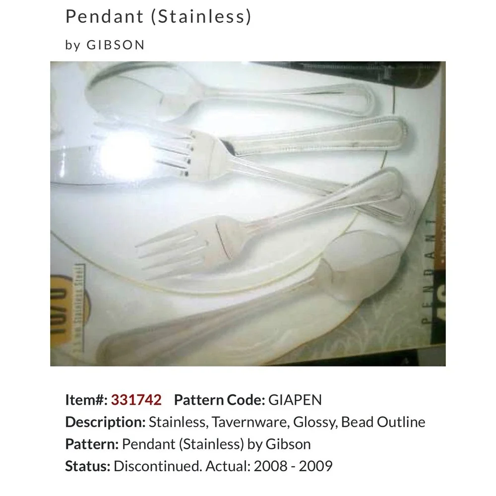 Gibson Stainless Pendant Set of 34 Pieces Teardrop Border Silverware Lot